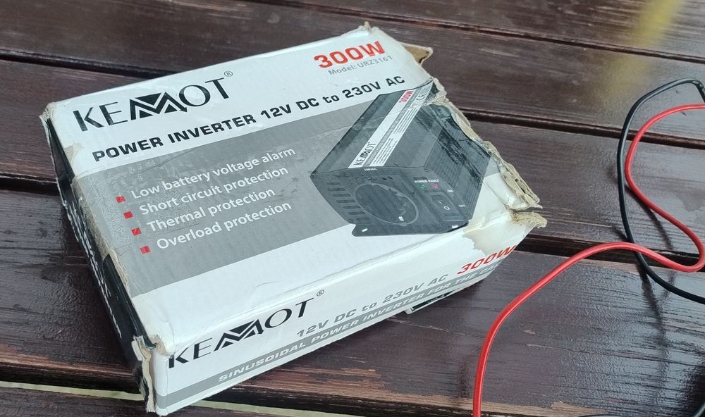 Invertor Kemot, 12 v DC - 230 v AC, 300 W continuu, 600 W varf, Unda sinus modificata, folosit ocazional, ca nou, fara uzura, la jumatate de pret