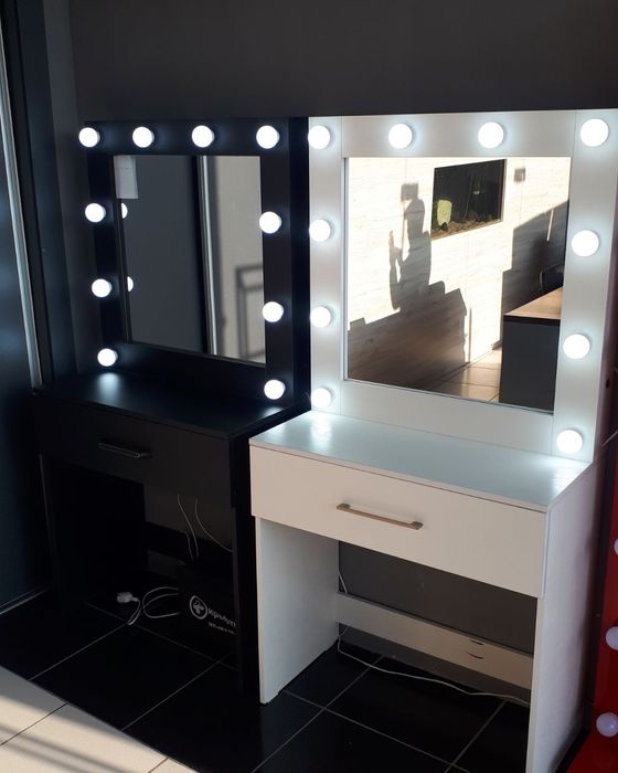 Гримёрное зеркало С лампами новые от 800000