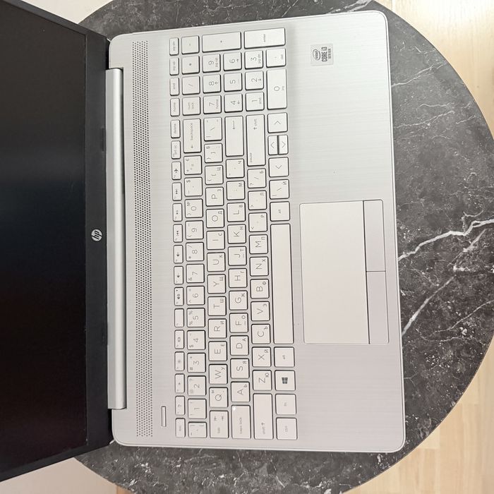 Лаптоп HP i3-1005G1 512 SSD 8 RAM