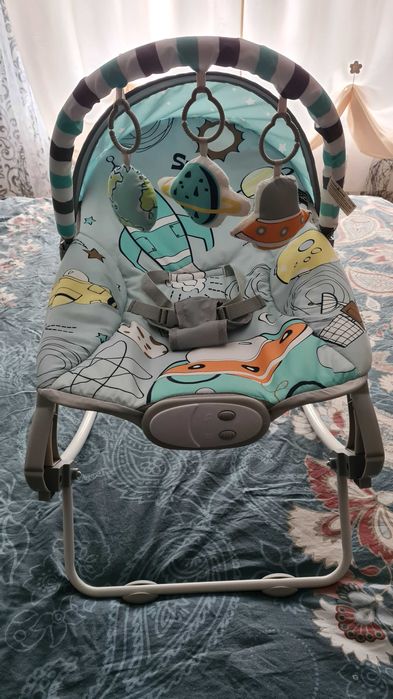 Бебешки шезлонг с музикален дисплей