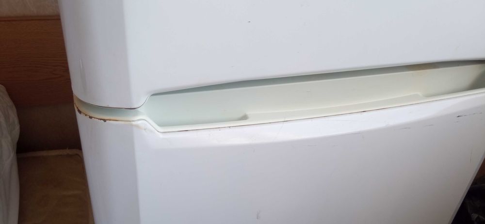Хладилник с фризер INDESIT