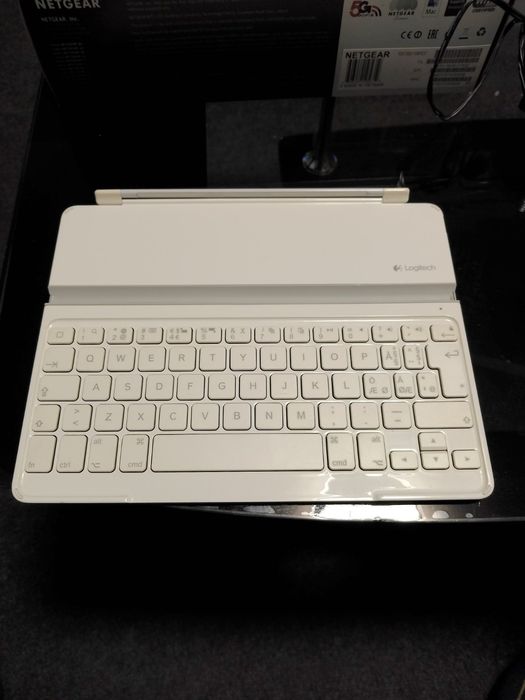 Logitech Bluetooth клавиетури