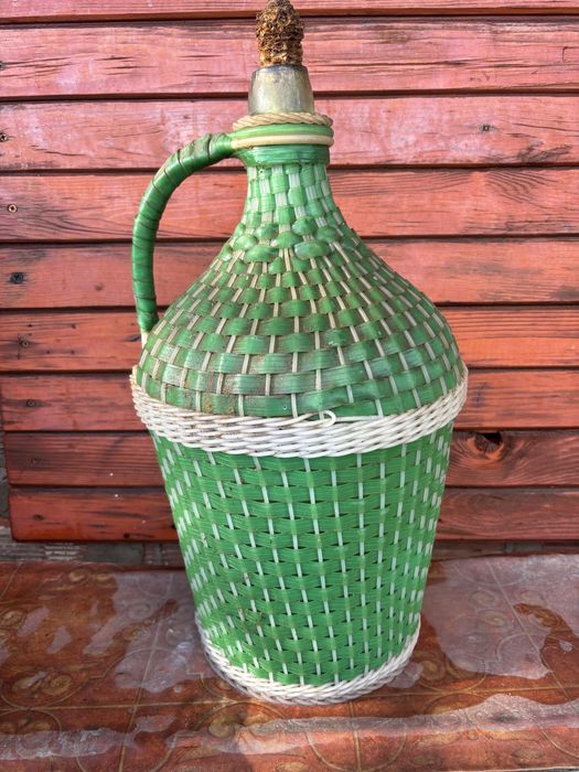 Стари плетени дамаджани