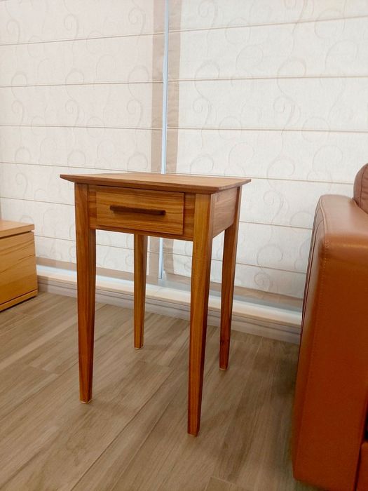 Помощна масичка от череша масив