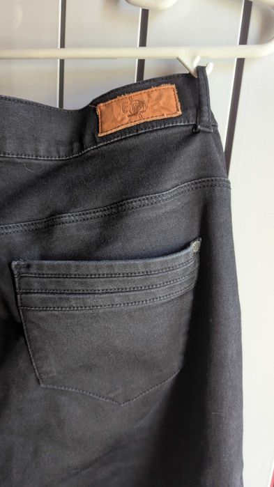 Дънки Enjoy размер 42 еластични черни