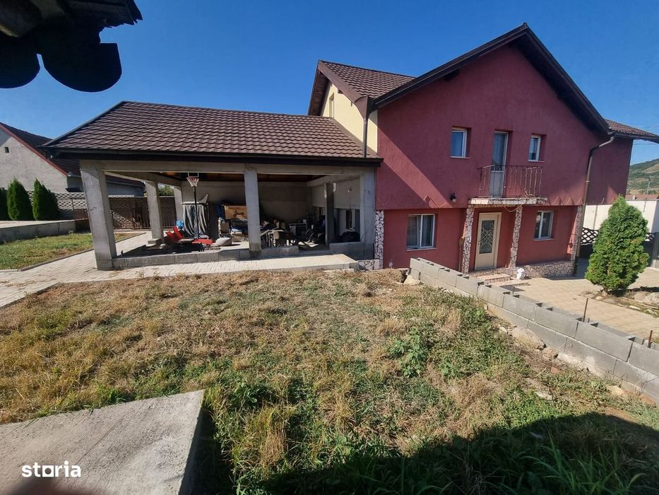 Vilă P+M+Pod,5 camere,2 băi,terasă,piscină,teren 700 mp,Simeria