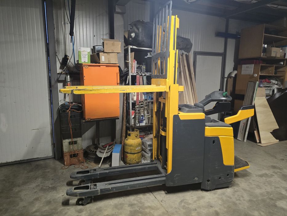 Електрически Стакер