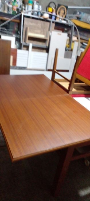 Продаются стол обеденный, 6 стульев, журнальный стол