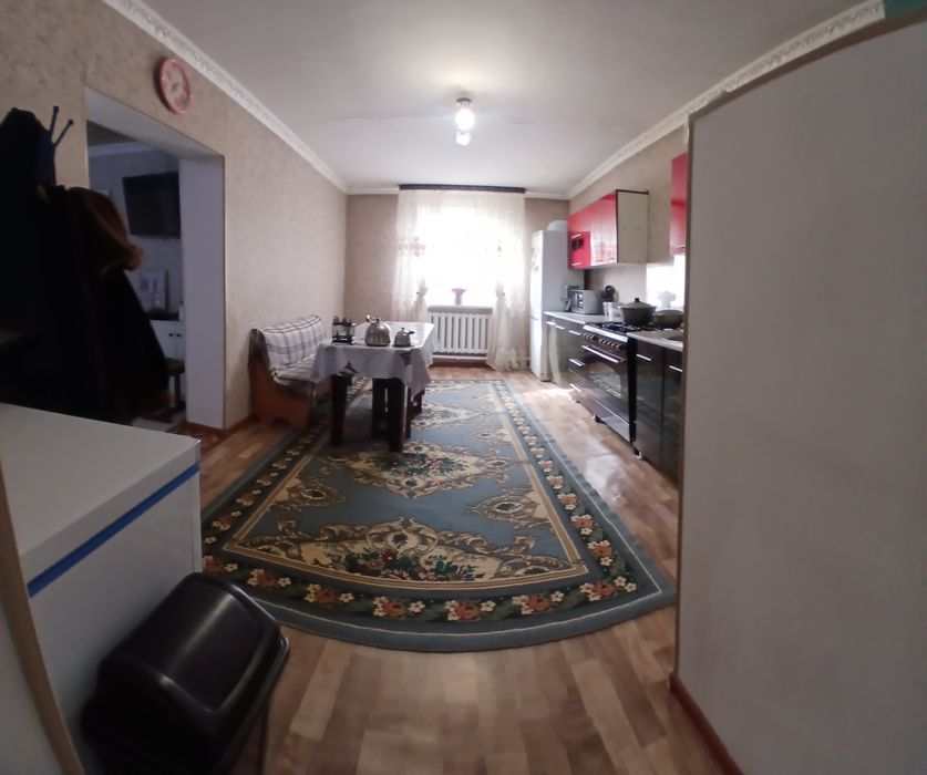 Продам дом + две времянки