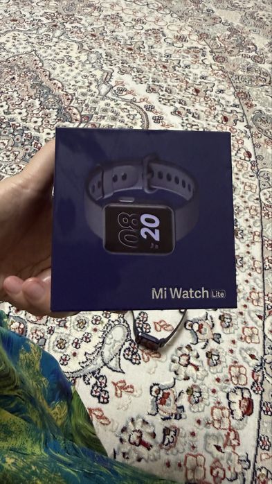 Продам Смарт-часы Xiaomi Mi Watch Lite.