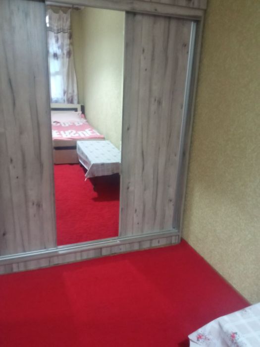 Хозяйкаси бн яшашга алохида хона топширамиз огил боллар болса хам