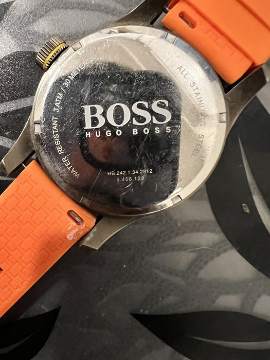 Продавам мъжки часовник Hugo Boss