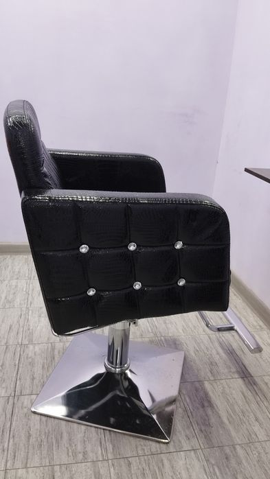 Парикмахерское кресло