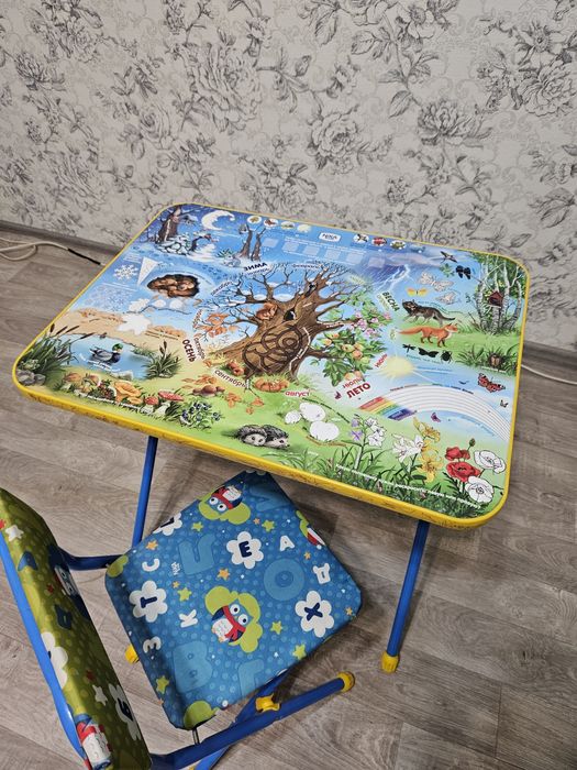 Детский стол для рисования