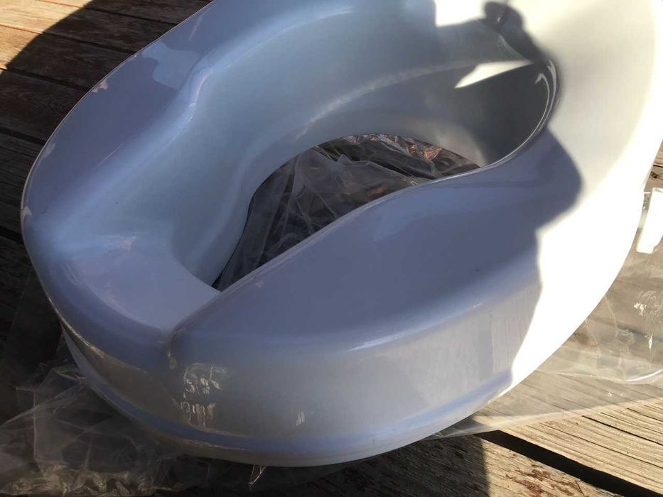 Повдигната тоалетна седалка