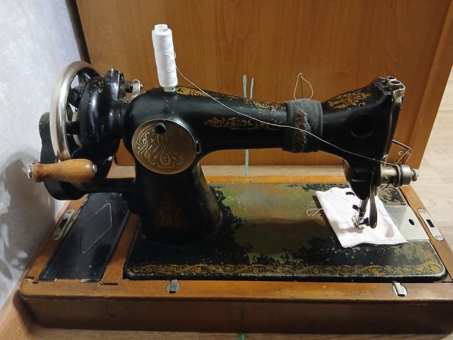 Продам швейную машинку