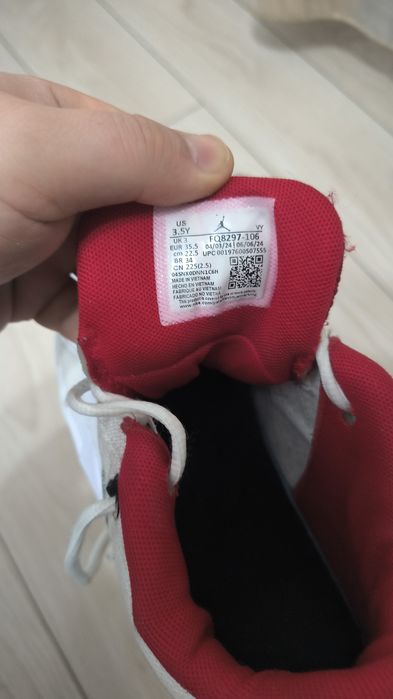 Adidasi Jordan copii marimea 35.5 impecabili 99ron