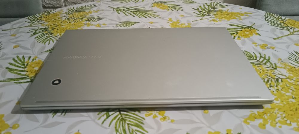 Продам ноутбук Asus Vivobook 15