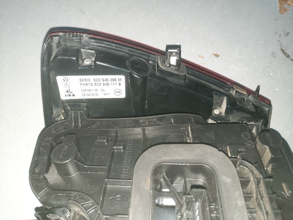 Ляв стоп за VW Polo 5 (6R) 2016 Спукана