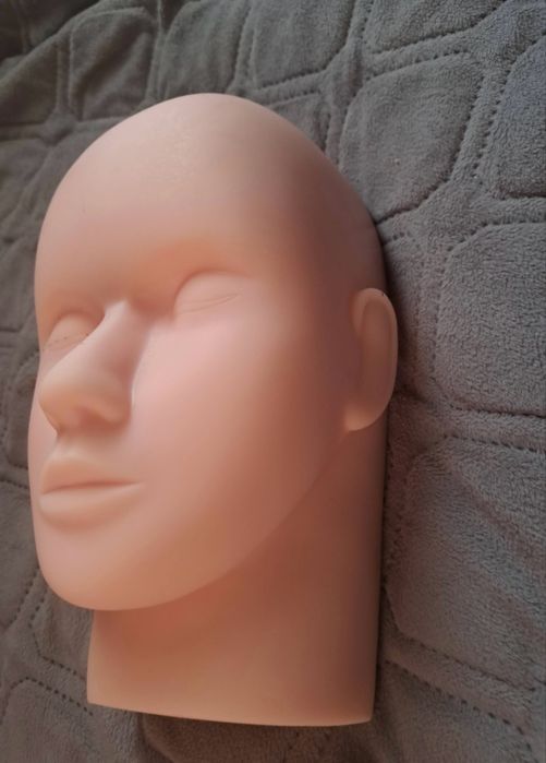 Продам манекен для наращивания ресниц