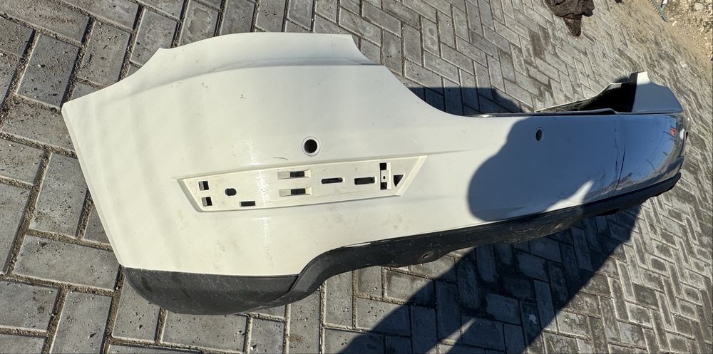 Задна броня за МЛ 320, W164, следи от  лек удар.