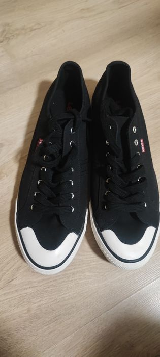 Спортни обувки LEVIS 43 номер