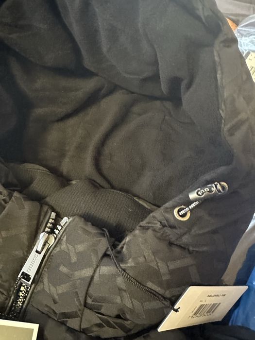 Яке Monogram Puffa guess