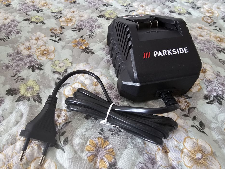 Incarcator baterii Parkside X20V team  NOU 2.4 A