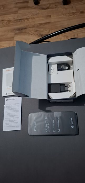 Vand telefon Motorola Moto E22s