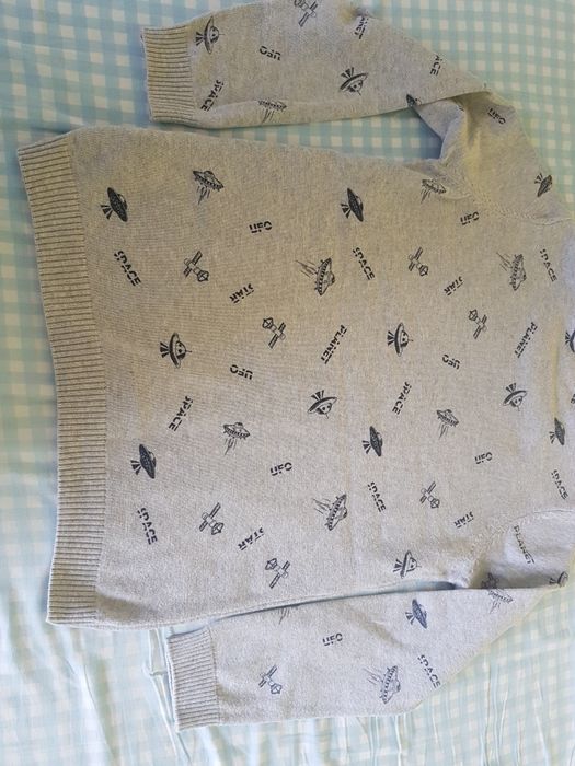 Продават детски памучен пуловер