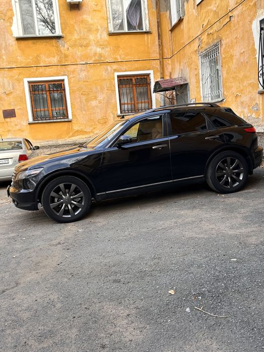 Продаю автомобиль инфинити fx 35