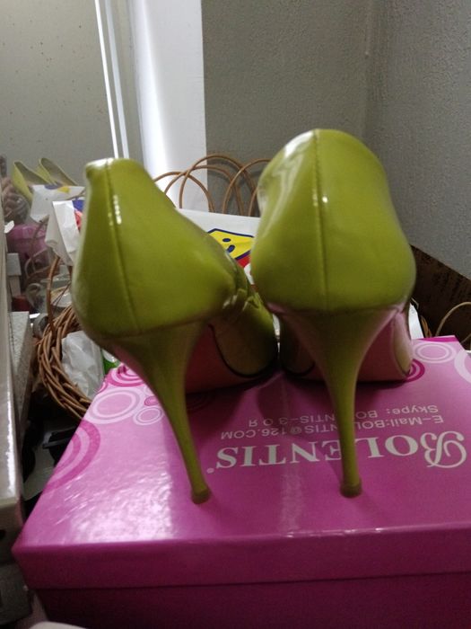 Женские туфельки на шпильке