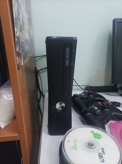 Xbox 360 Slim прошитый на FreeBoot
