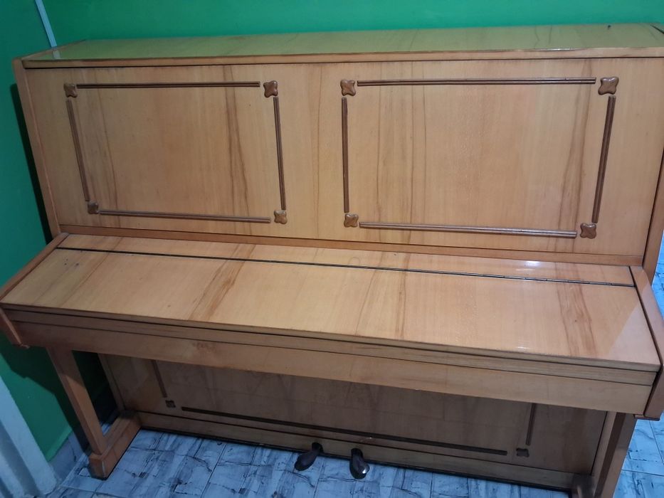 Vând pianină Ucraina