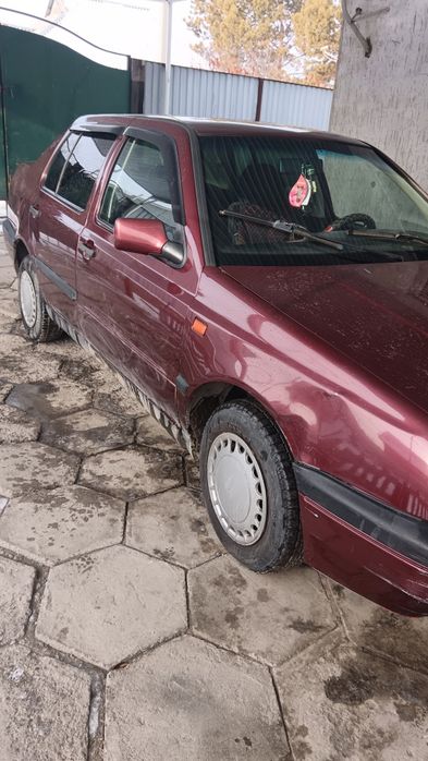 Продам Фольсфаген Венто объем 1.8 автомат