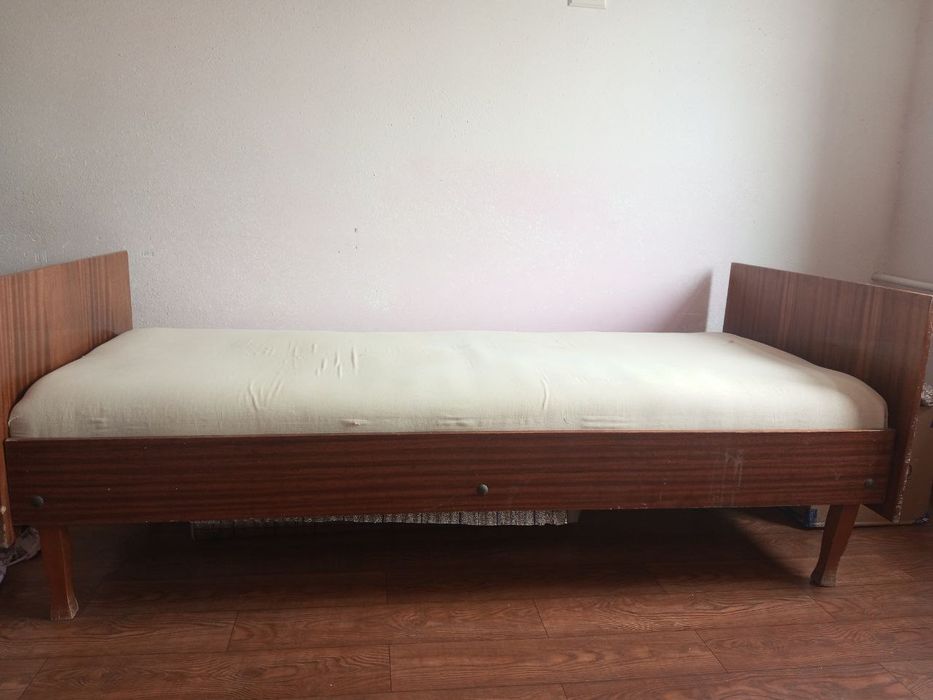 Kravat sotiladi srochno