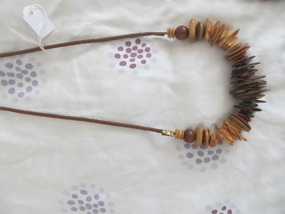 Бижута от естествени материали