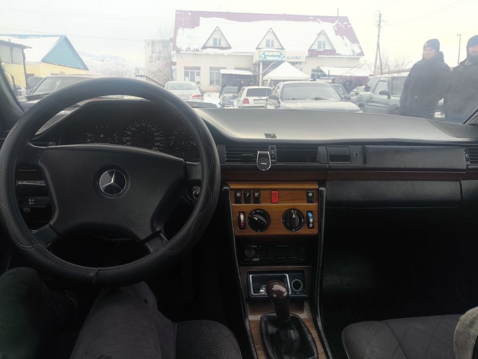 Мерседес 124 е230