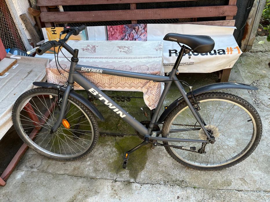 Vand doua biciclete pe 26 inch