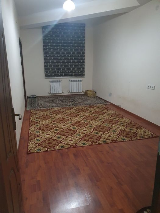 Санат-саройи олдида Янги курилган Дом.