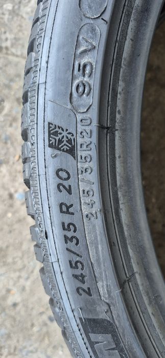 4 anvelope iarna ca si noi Michelin 245/35/20.Pretul este pe bucata.