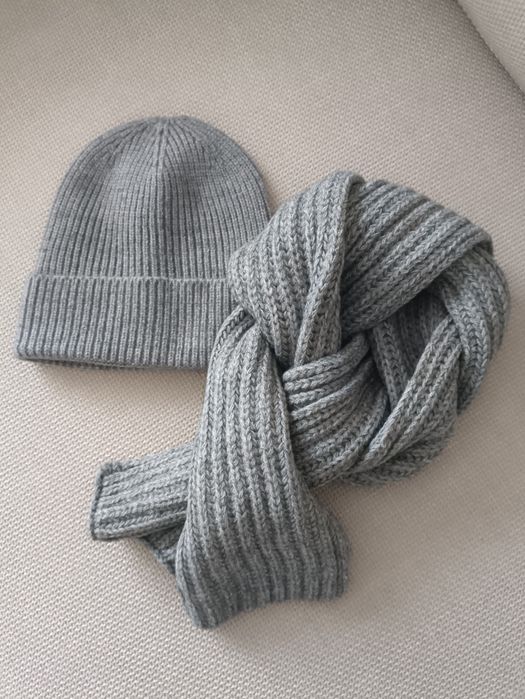 Продам шапку, шарф.