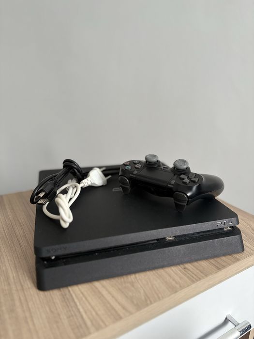 Vănd PS4 în stare foarte bună + joc Fifa 22