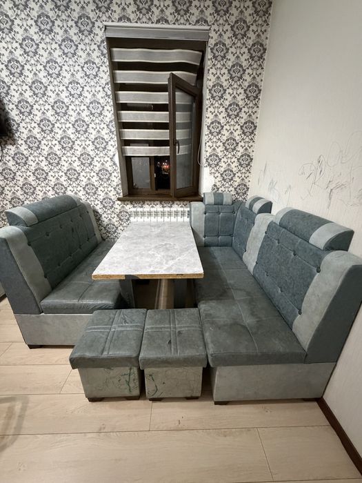 Мебель Стол и диванчики