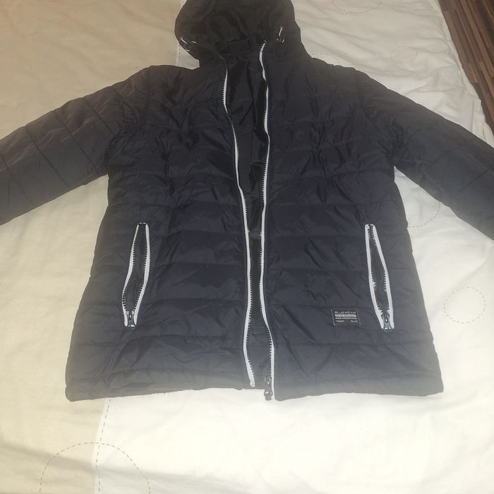 Geaca groasa de zapada neagra cu gluga