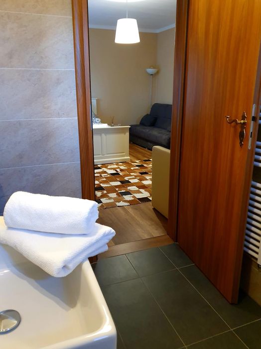 Apartament elegant de închiriat, la casa