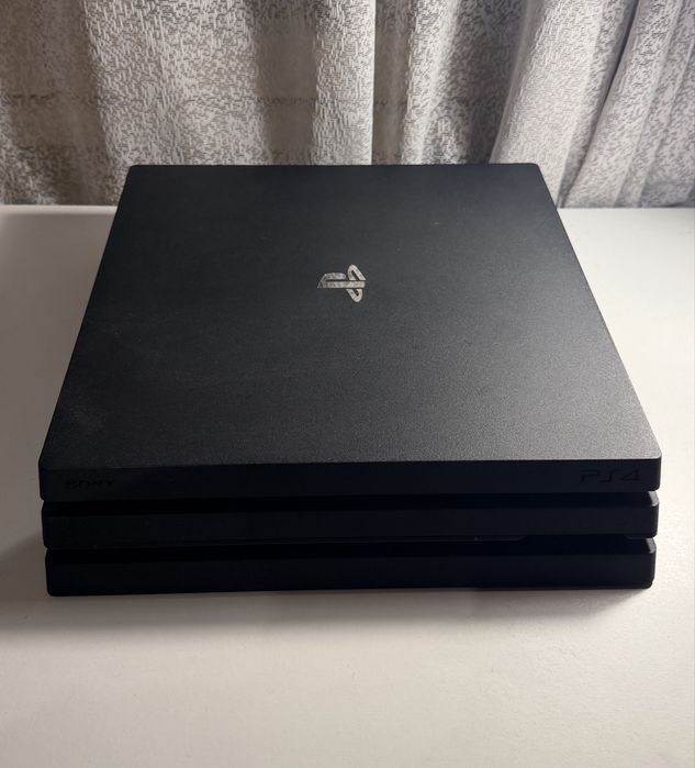 PlayStation 4 Pro 1TB + джойстик + 6 игри (FIFA, Call of Duty, Mafia)