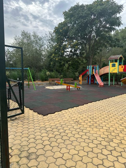 Дава се под наем Тристаен апартамент в София, Гоце Делчев - 105 кв.м за 66.3 € - Снимка #2