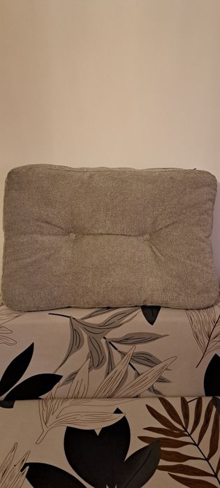 Vind  2  perne canapea , nefolosite