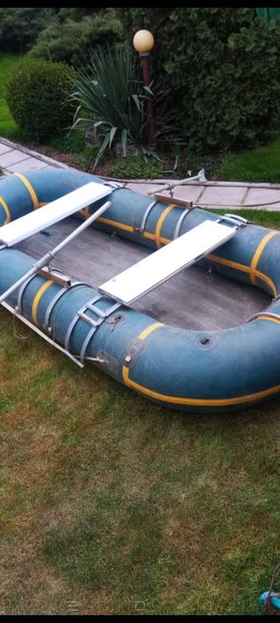 Продам надувную лодку с мотором